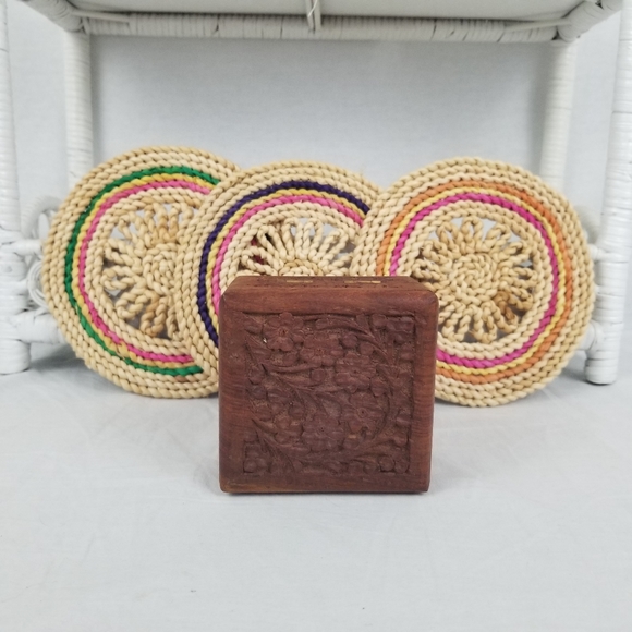 3 vintage wicker Trivets &  little etched wooden trinket box - Picture 1 of 15